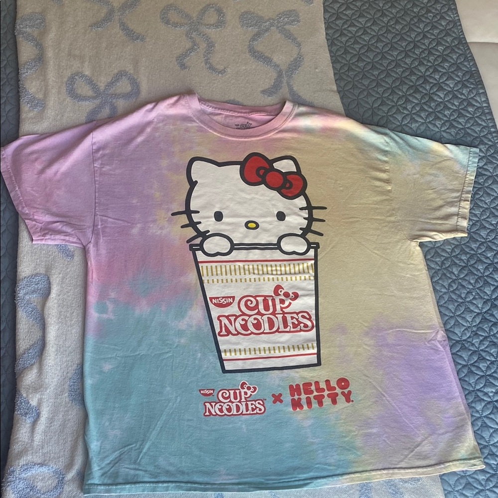Cup-Noodles x Hello Kitty tee